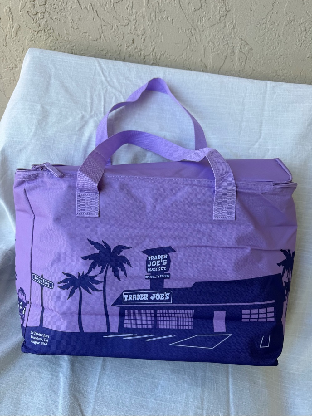 🆕 NWT LARGE💜 Trader Joe’s Reusable Insulated Bag ✨ Holds Up to 8 Gallons! - Picture 3 of 10